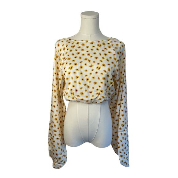 NWT WeWoreWhat x Revolve Daisy Flower Billow Sleeve Crop Top Women's Size Large - Picture 1 of 8